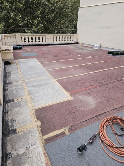 La terrasse avant réfection (terrasse à balustres)
