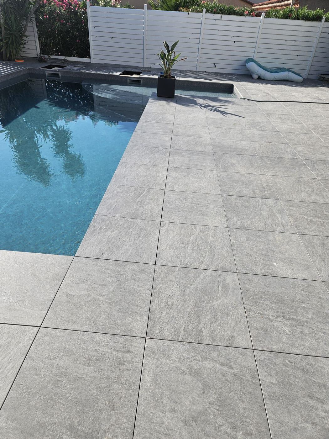 Plage de piscine sur plots