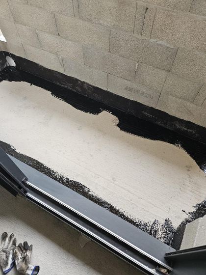 Primaire d’accrochage appliqué (balcon : étanchéité puis carrelage)