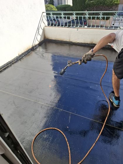Membrane soudée au chalumeau sur un balcon