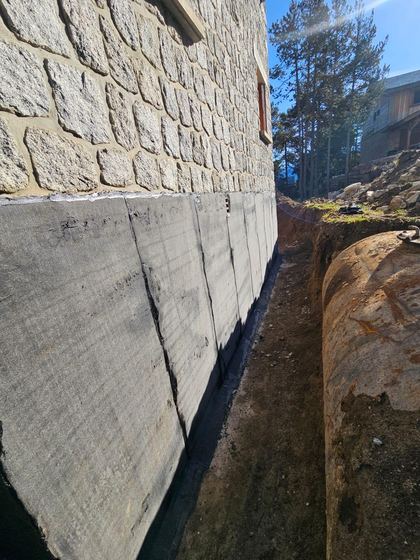 Support prêt pour l’étanchéité (soubassement de maison en pierre)