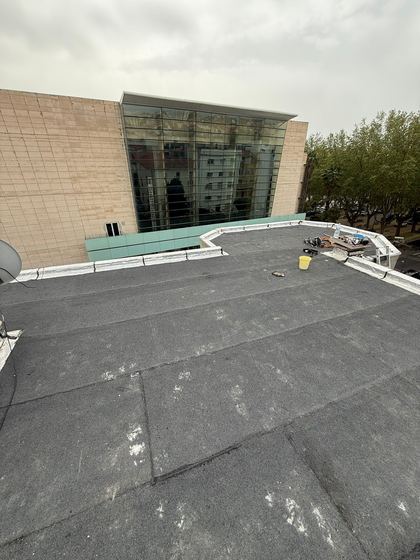 Toit-terrasse en étanchéité bitume (toit-terrasse et panneaux solaires)