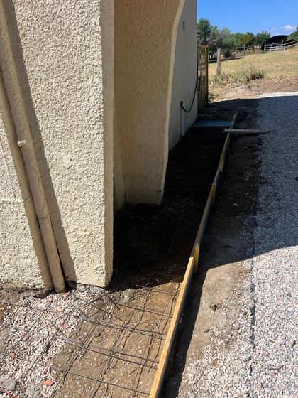 Ferraillage le long de la façade (dalle béton en périphérie de maison)