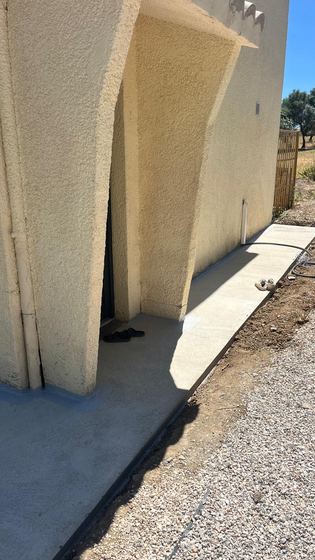 Dalle au pied de la façade (dalle béton en périphérie de maison)