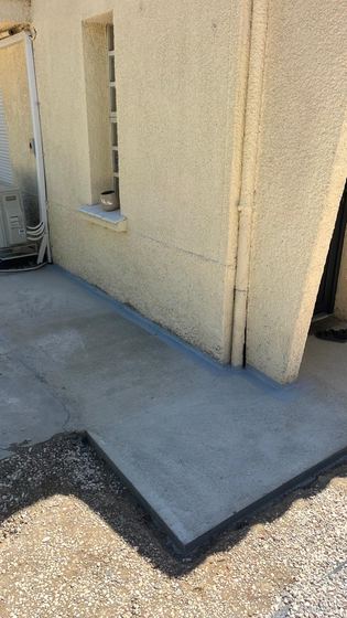 Dalle terminée en angle (dalle béton en périphérie de maison)