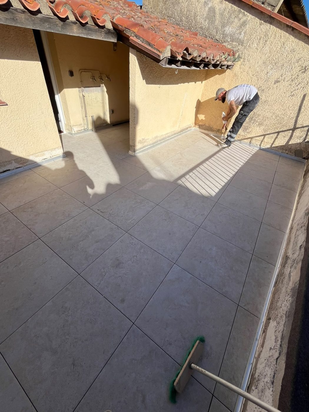 La terrasse terminée, dalles sur plots (étanchéité d'une terrasse accessible)