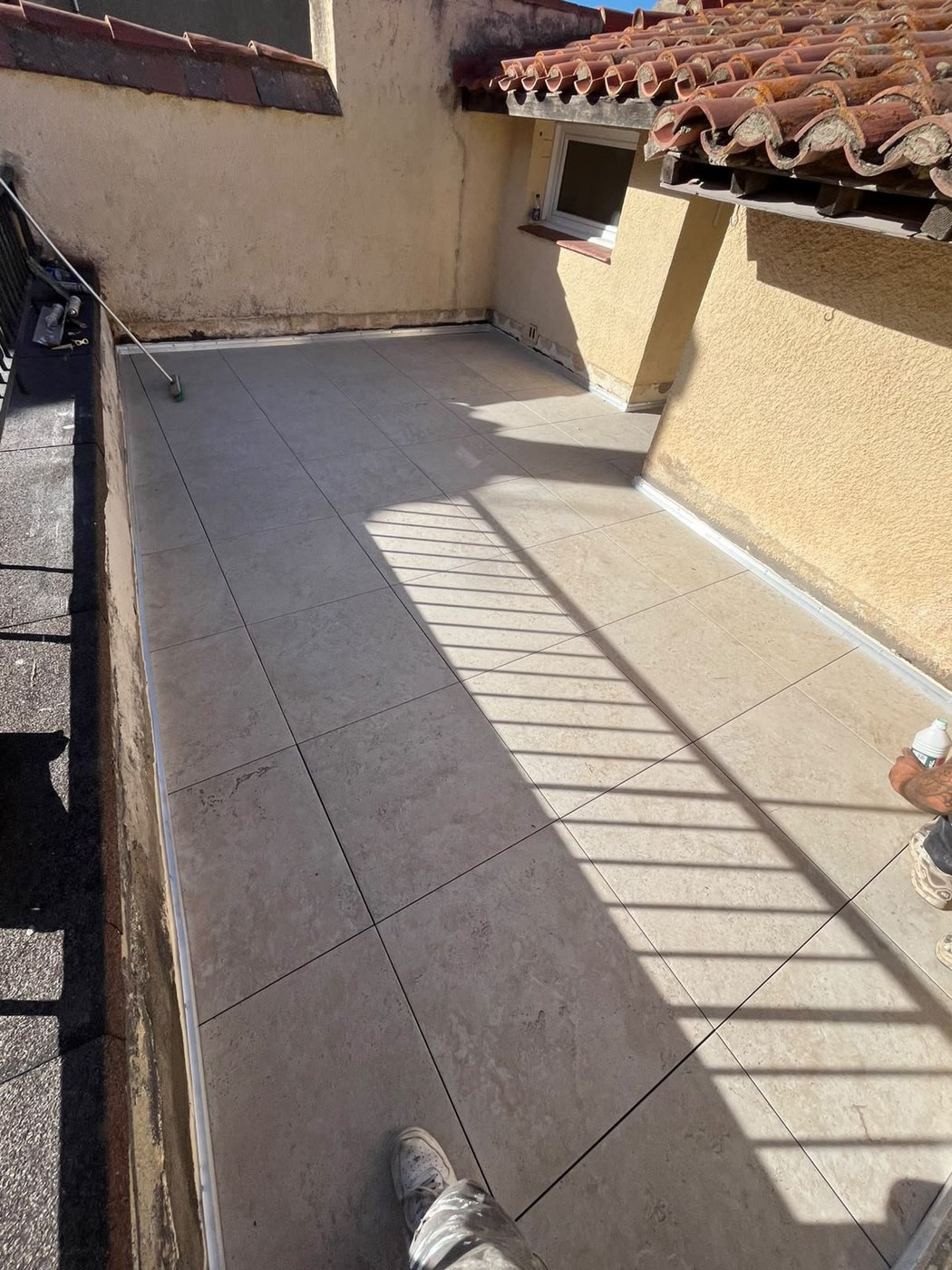 Terrasse de maison à Thuir après réfection de l'étanchéité et pose de dalles