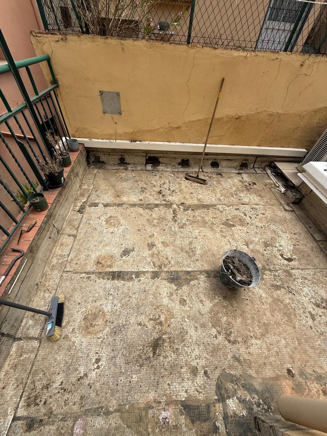 Préparation du support d'une terrasse avant nouvelle étanchéité, Céret