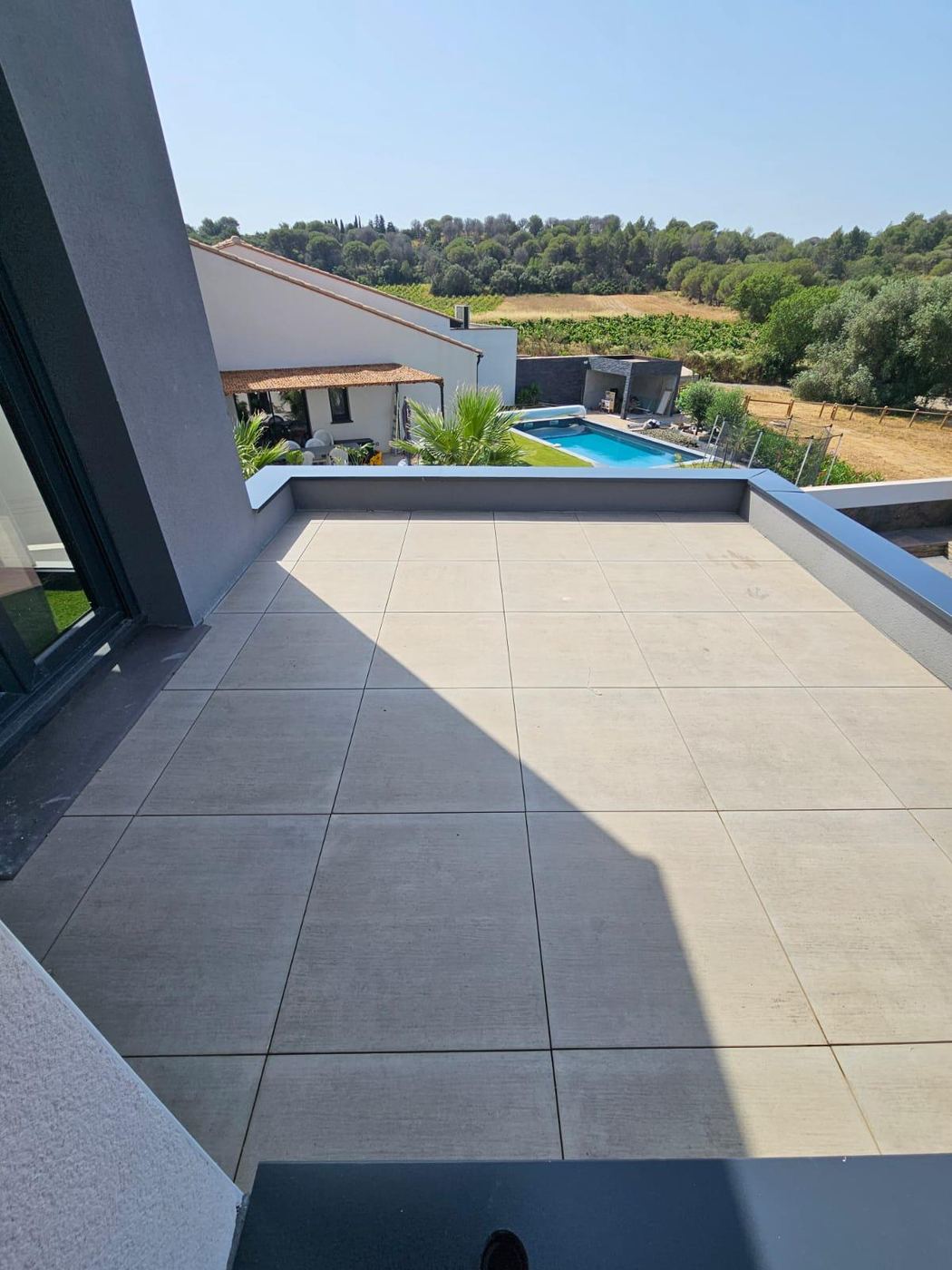 Couvertine posée sur l’acrotère d’une toiture-terrasse