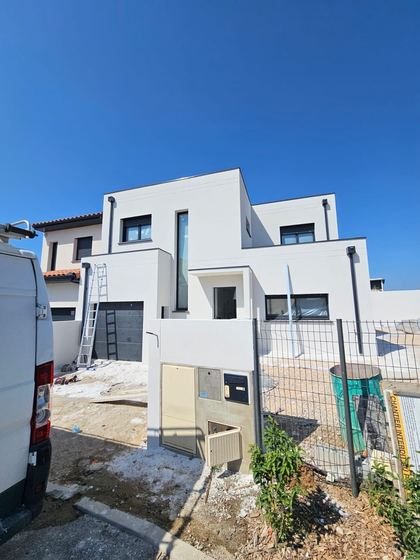 Descentes sur une maison neuve
